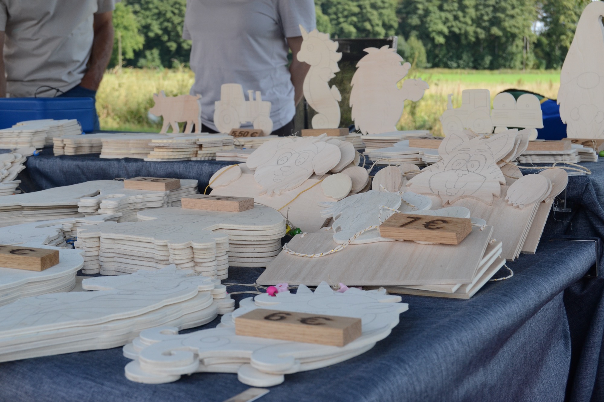Holzrohlinge zum Bemalen auf unserem Marktstand